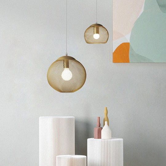 Iron Wire Spherical Pendant Light - Loft Style Ceiling Lamp in Gold for Clothing Stores - 1 Bulb Suspension.