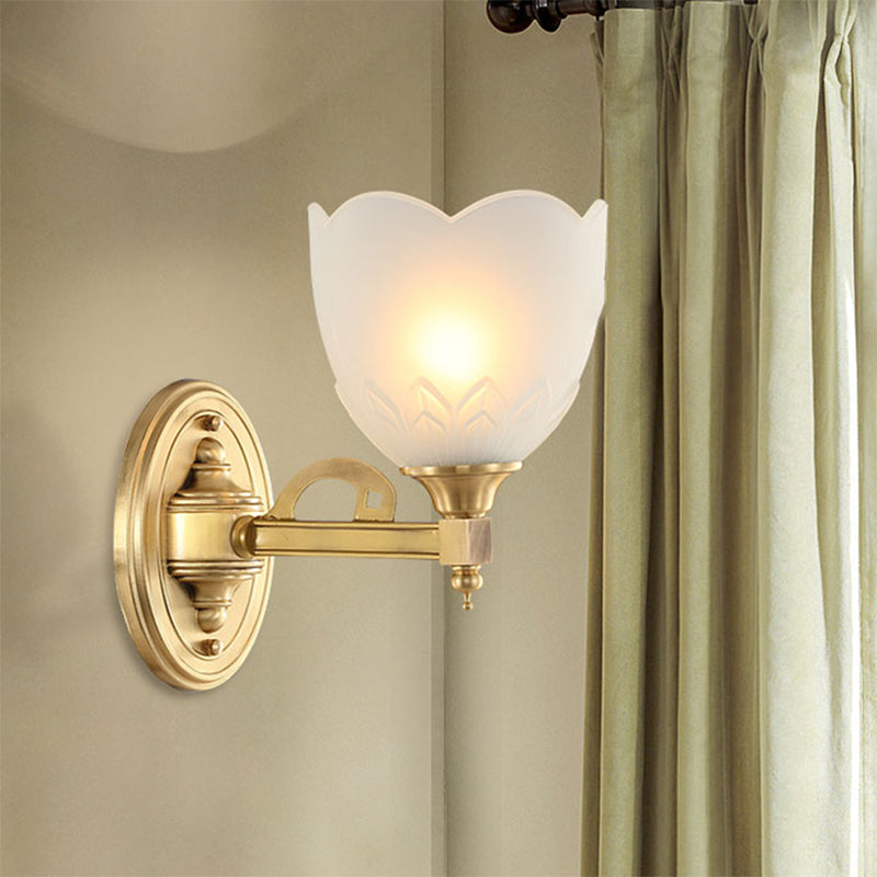 Traditional Wall Sconce With Frosted Glass And Gold Finish 1 /