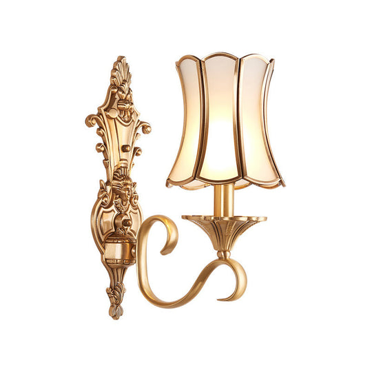 Brass Curved Wall Sconce With Traditional Style - Perfect For Living Room Lighting