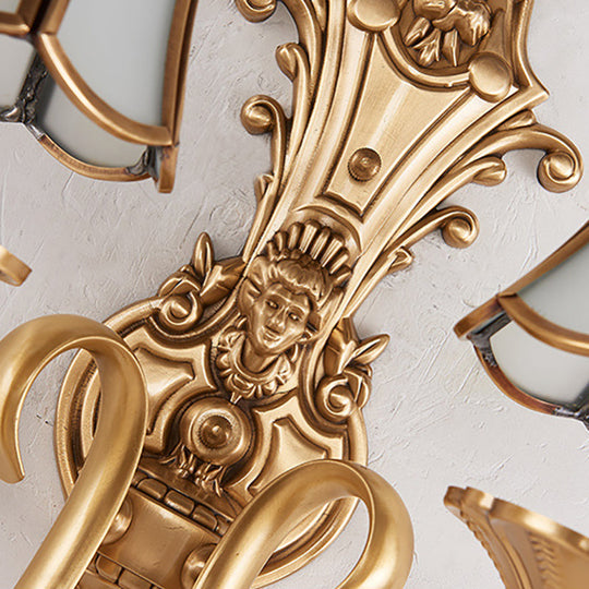 Brass Curved Wall Sconce With Traditional Style - Perfect For Living Room Lighting