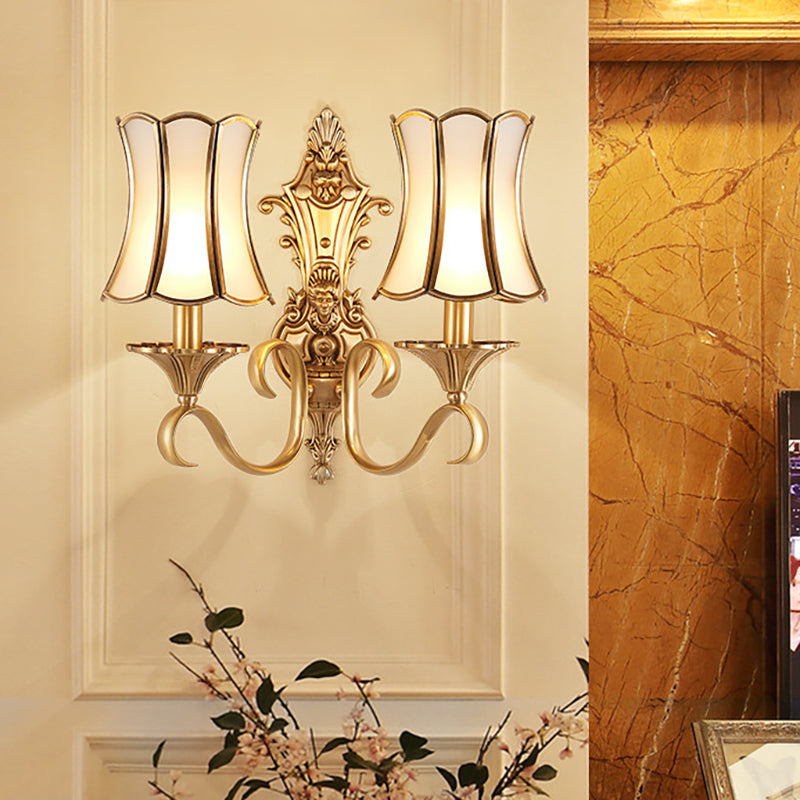 Brass Curved Wall Sconce With Traditional Style - Perfect For Living Room Lighting