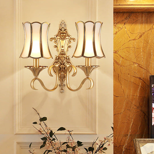 Brass Curved Wall Sconce With Traditional Style - Perfect For Living Room Lighting