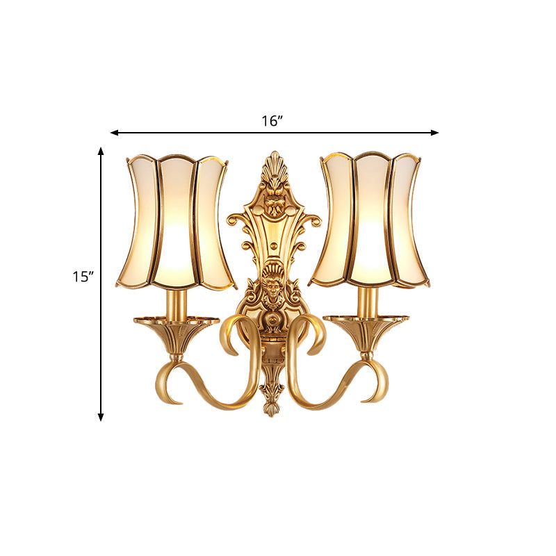 Brass Curved Wall Sconce With Traditional Style - Perfect For Living Room Lighting