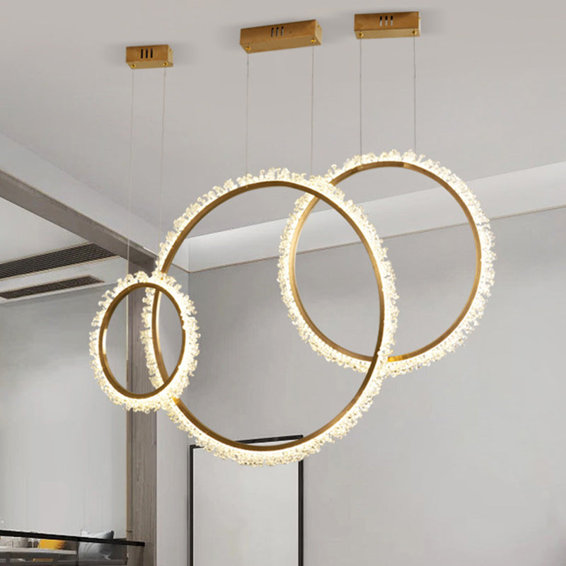 Lustre suspendu moderne en cristal doré avec boucle et kit de lampe suspendue à LED avec trois options de largeur - Lumière chaude, blanche et naturelle