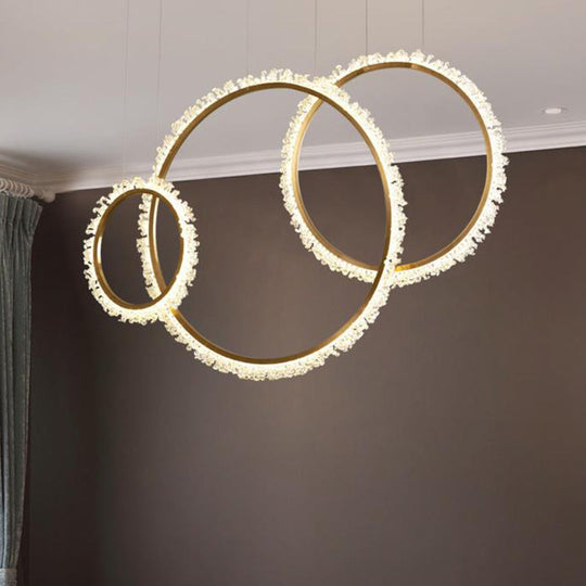 Lustre suspendu moderne en cristal doré avec boucle et kit de lampe suspendue à LED avec trois options de largeur - Lumière chaude, blanche et naturelle