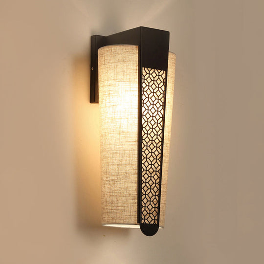 Traditional 1-Light Wall Sconce In Black With Cylinder Shade / Trellis