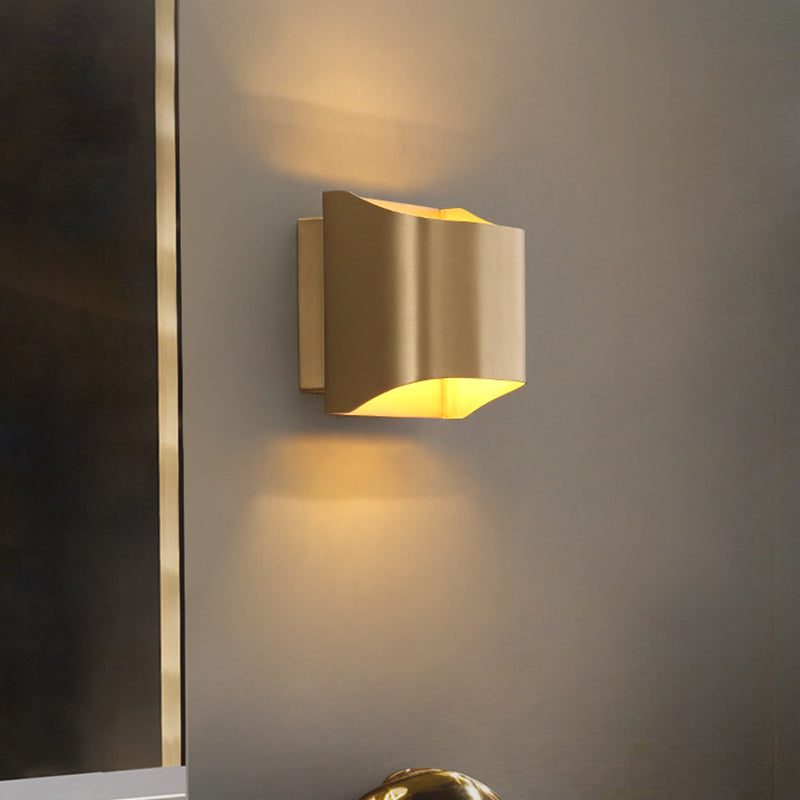 Modern Gold Metal Sconce With 1 Led Light - Perfect Wall Lighting For Living Room