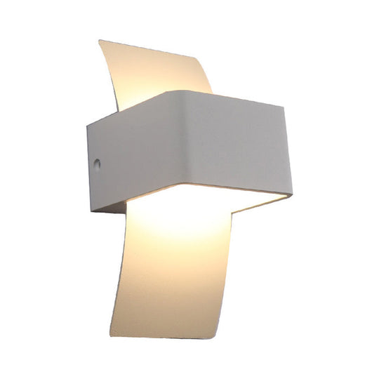 Sleek Curved Metal Wall Mount Led Sconce Light In Warm/White - Modern Lighting Solution