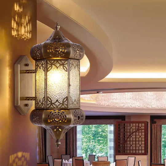 Brass Wall Lantern: Traditional Metal Sconce For Restaurant Lighting