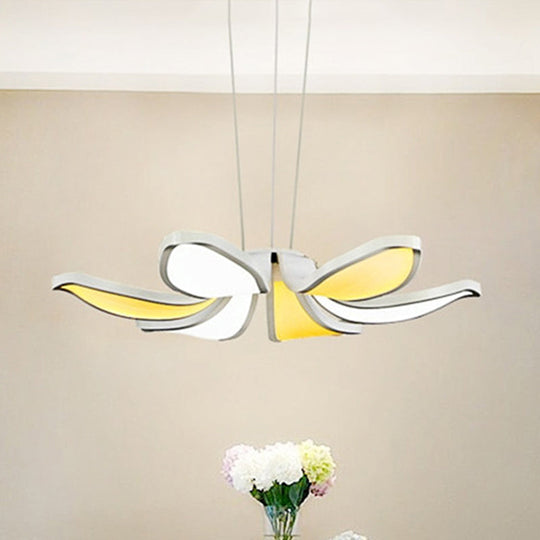 Lustre contemporain en acrylique en forme de fleur - 6/8 lumières LED blanches - Plafonnier suspendu en plusieurs variations de lumière