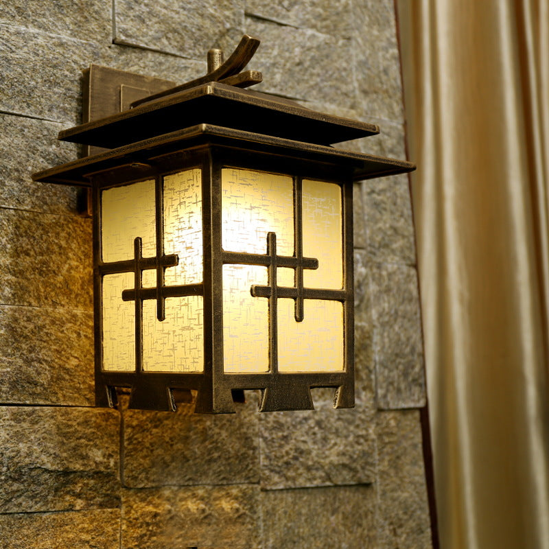 Farmhouse Outdoor Wall Lamp: 1-Light Sconce Fixture With Textured Glass Shade In Brass/Black