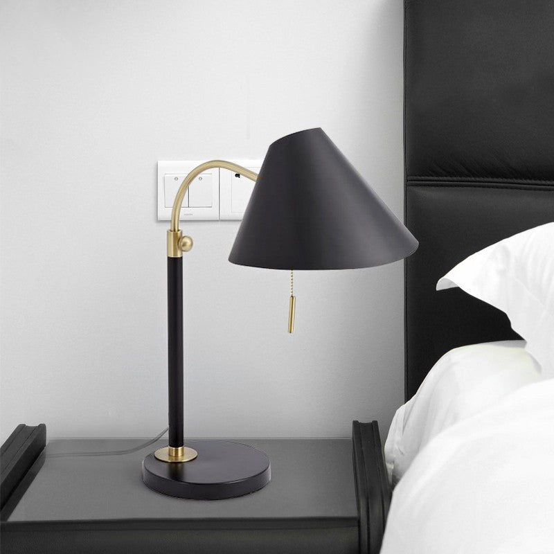 Black Flared Iron Table Lamp With Pull Chain For Study Room