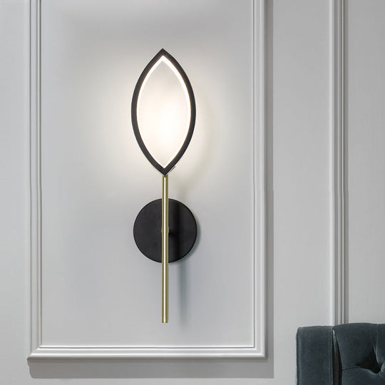 Modern Leaf-Shaped Metallic Wall Sconce - Black/Gold Finish Led Light For Living Room