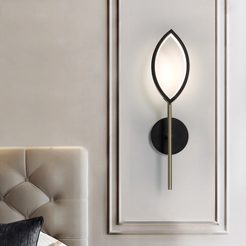 Modern Leaf-Shaped Metallic Wall Sconce - Black/Gold Finish Led Light For Living Room