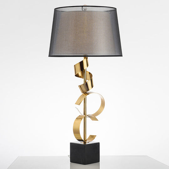 Modernist Barrel Table Light: 1-Head Bedroom Nightstand Lamp In Black And Gold With Silk Ribbon Deco