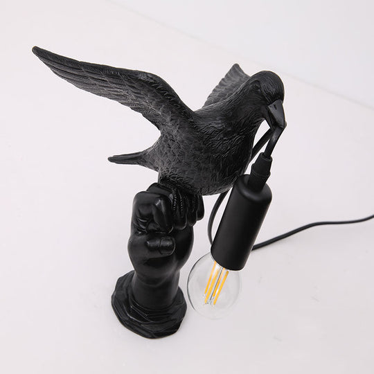 Nordic Style Bird Shaped Desk Light Resin Night Table Lamp In White/Black For Bedroom