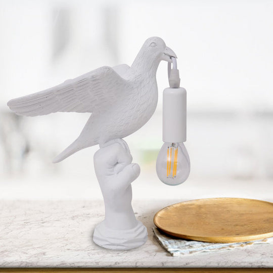 Nordic Style Bird Shaped Desk Light Resin Night Table Lamp In White/Black For Bedroom