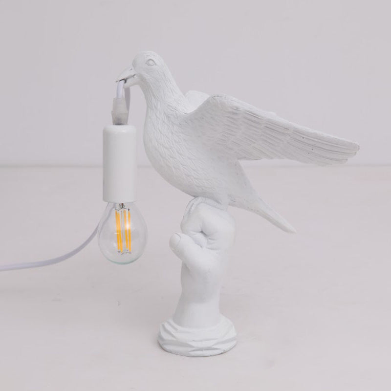 Nordic Style Bird Shaped Desk Light Resin Night Table Lamp In White/Black For Bedroom