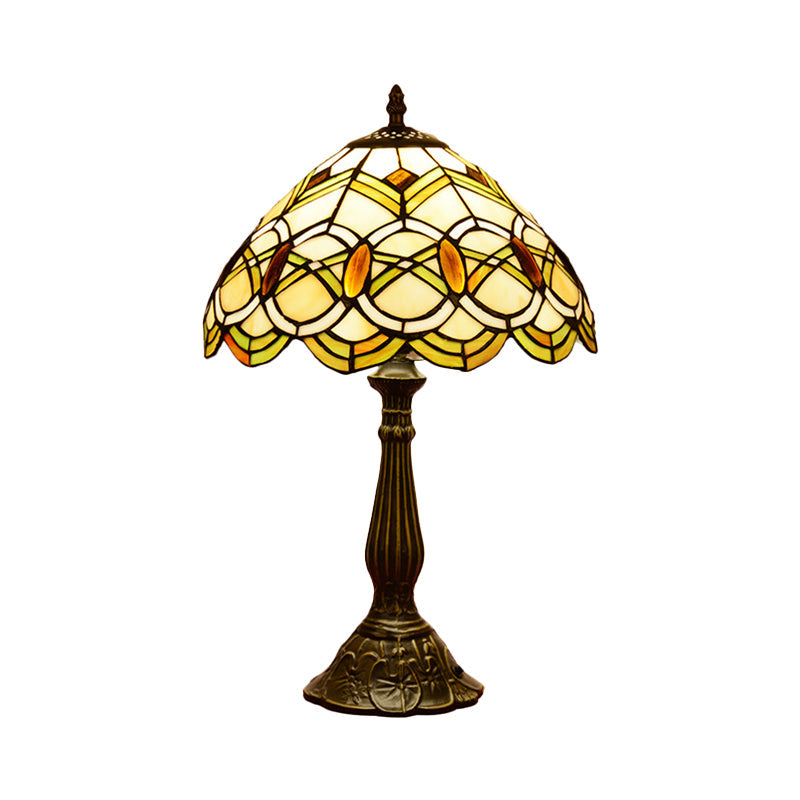 Tiffany Stained Glass Night Light With Bronze Finish And Interlocking Circle Pattern