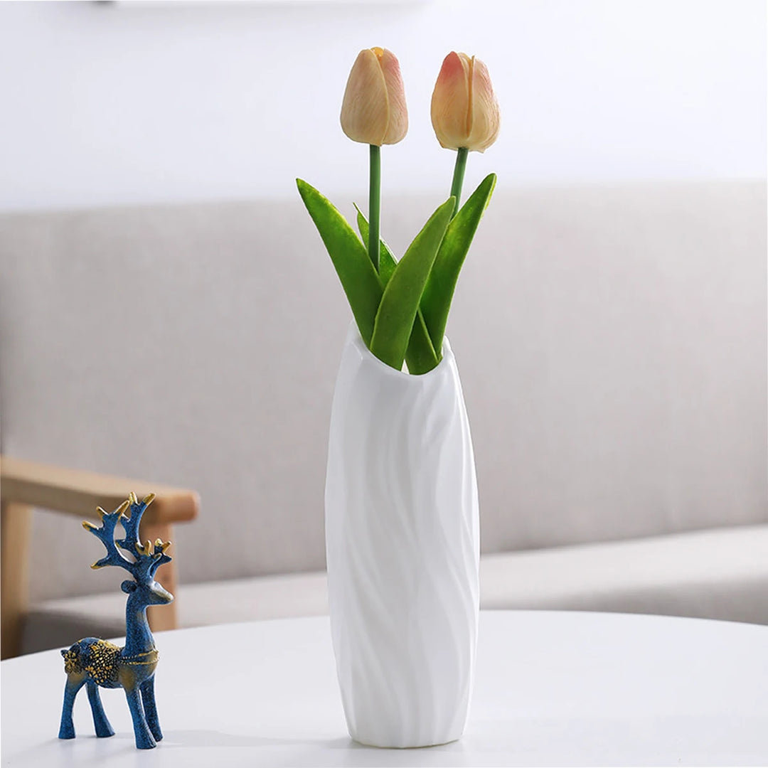 Cecelia Plastic Vase: Versatile and Elegant