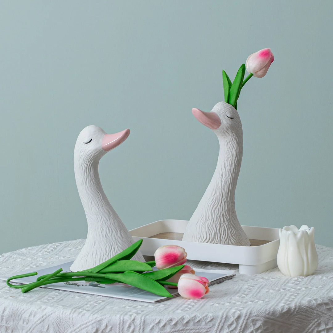 Nia Ceramic Swan Vase