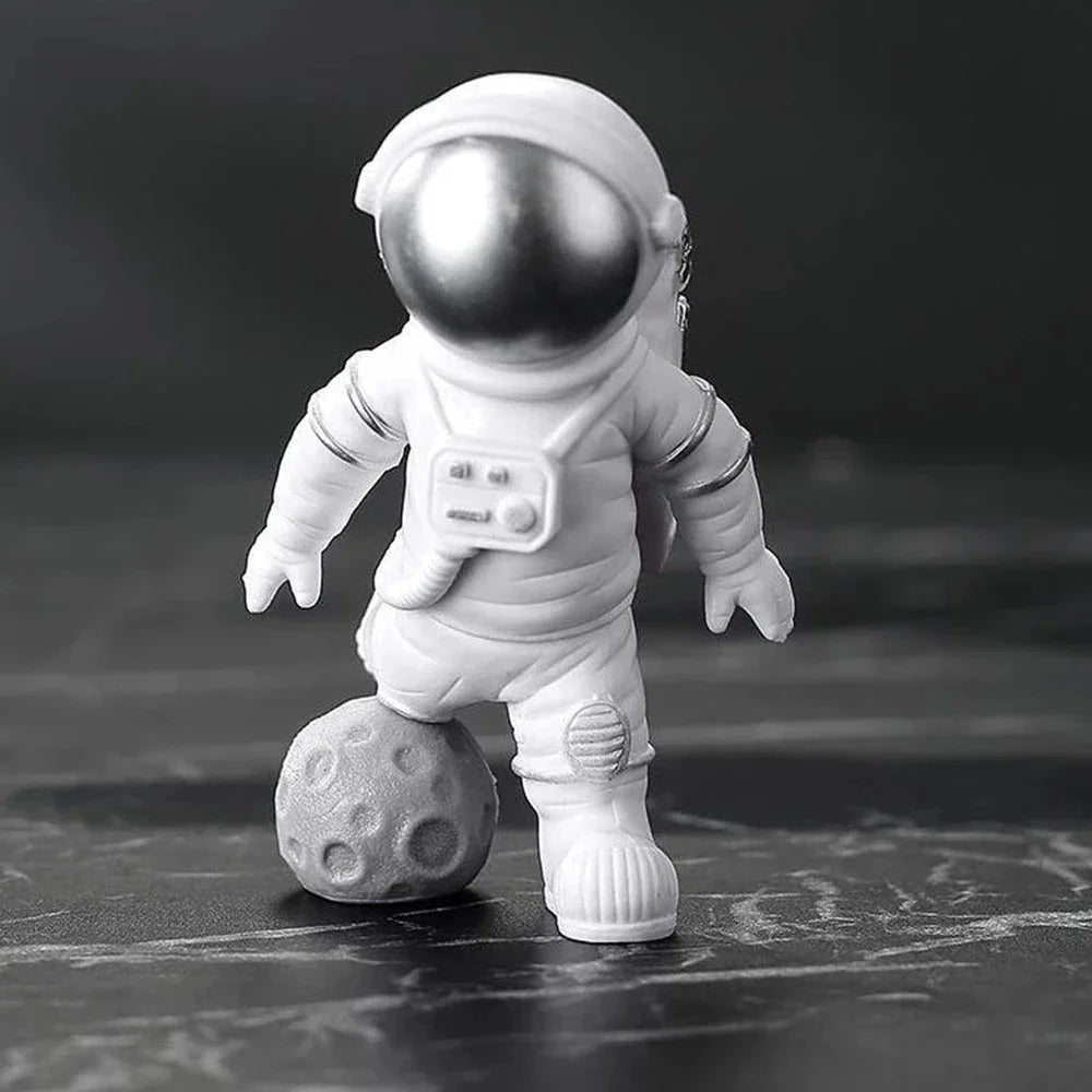 Quinn's 4 pcs Astronaut Figure Statue Figurine