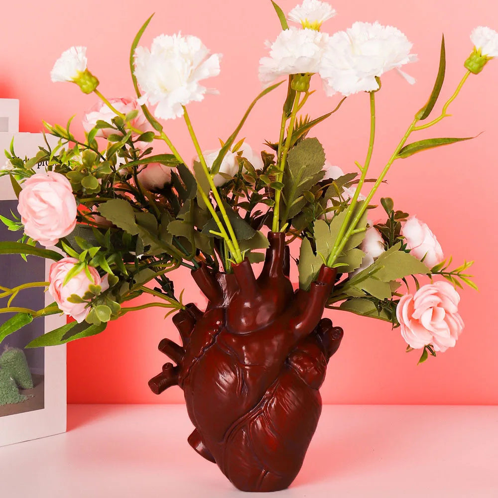 Kenzie Creative Heart-Shaped Resin Vase: A Symbol of Love and Elegance