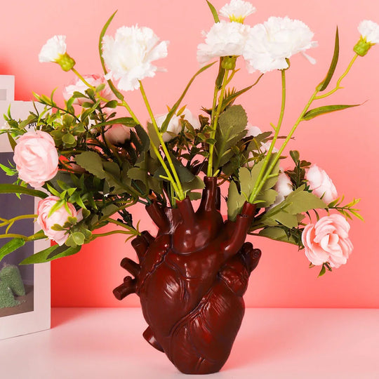 Kenzie Creative Heart-Shaped Resin Vase: A Symbol of Love and Elegance