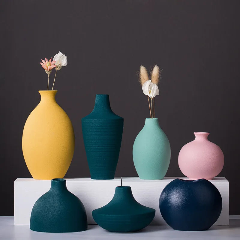 Alondra Creative Ceramic Round Flower Vase: Enhance Your Home Decor