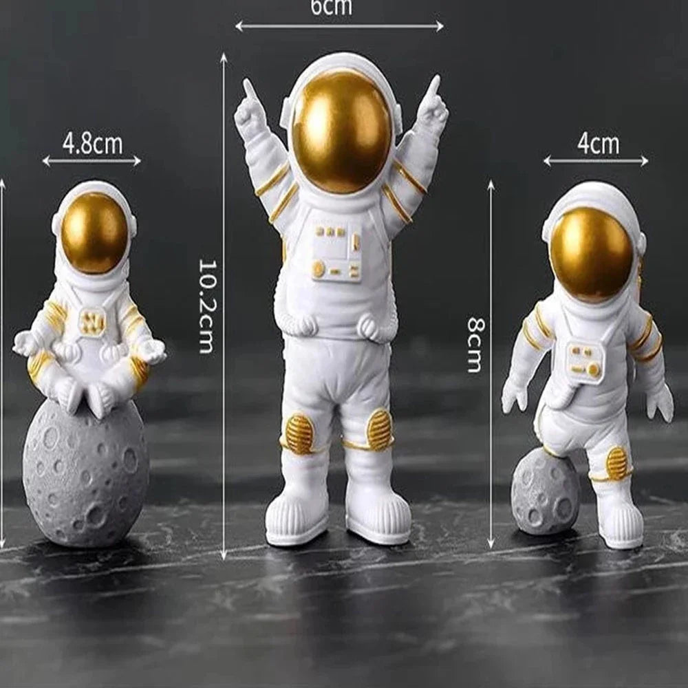 Quinn's 4 pcs Astronaut Figure Statue Figurine