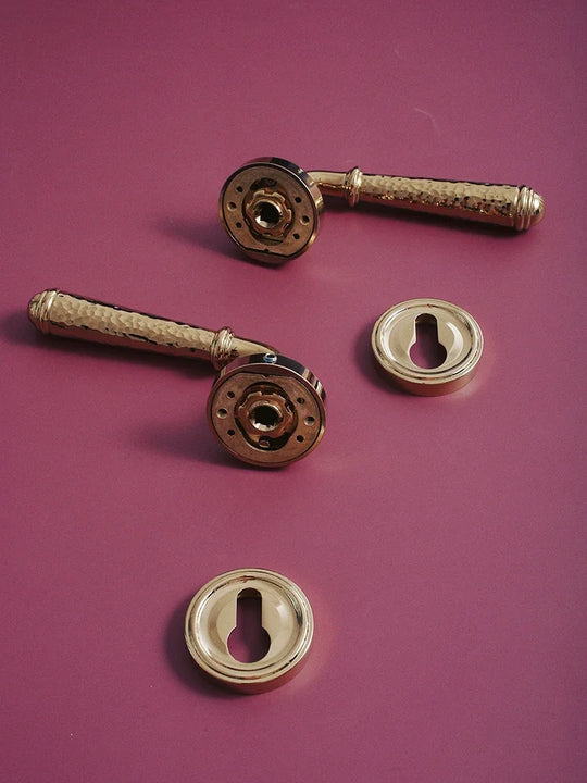 Coraline Brass Hammer Pattern Door Handles: A Touch of Elegance for Your Doors