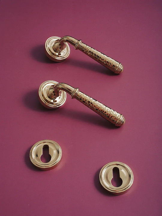 Coraline Brass Hammer Pattern Door Handles: A Touch of Elegance for Your Doors