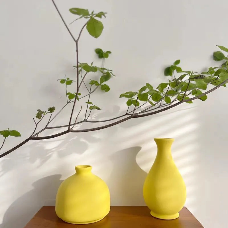 Ivory Yellow Ceramic Vase: Radiant Elegance for Your Home