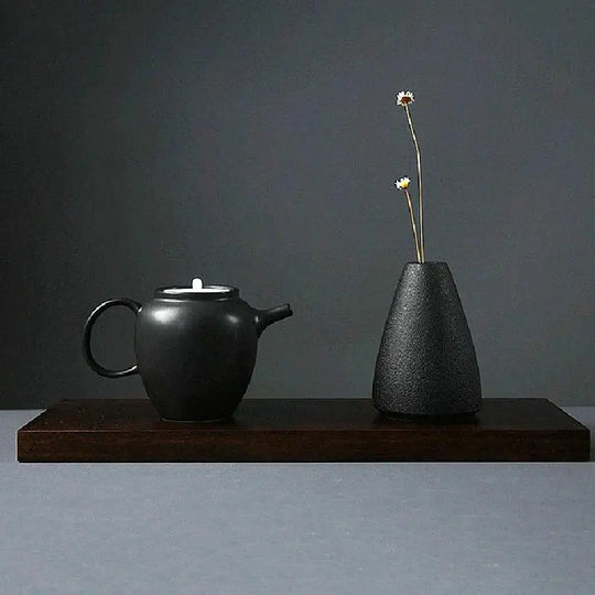 Alejandra 2022 New Black Ceramic Small Vase: A Touch of Elegance