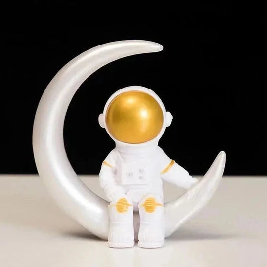 Quinn's 4 pcs Astronaut Figure Statue Figurine