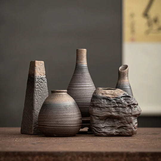 Emelia Manual Ceramic Vase: A Fusion of Modernity and Minimalism