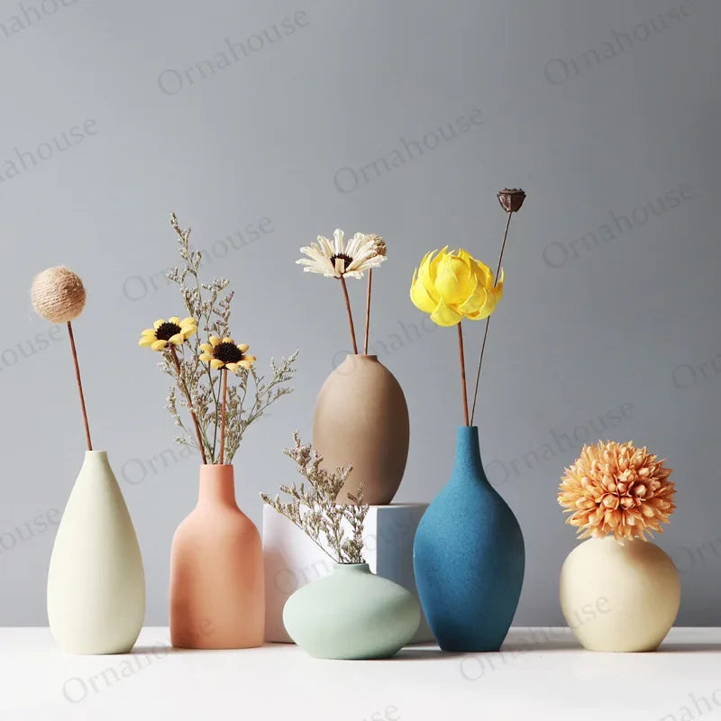 Amani Morandi Modern Vase: Matte Ceramic Elegance