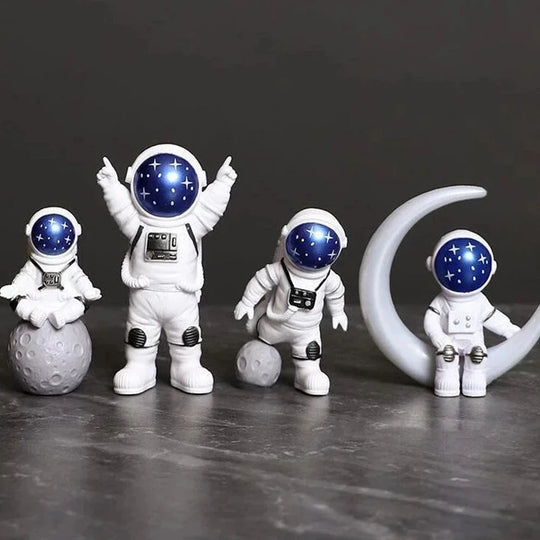 Quinn's 4 pcs Astronaut Figure Statue Figurine