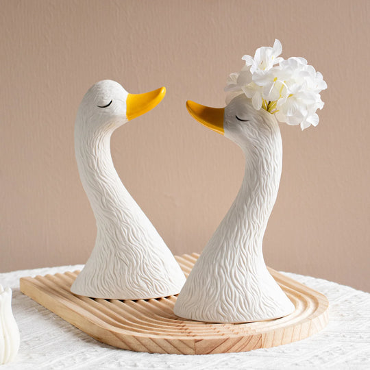 Nia Ceramic Swan Vase