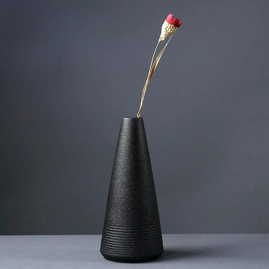 Alejandra 2022 New Black Ceramic Small Vase: A Touch of Elegance