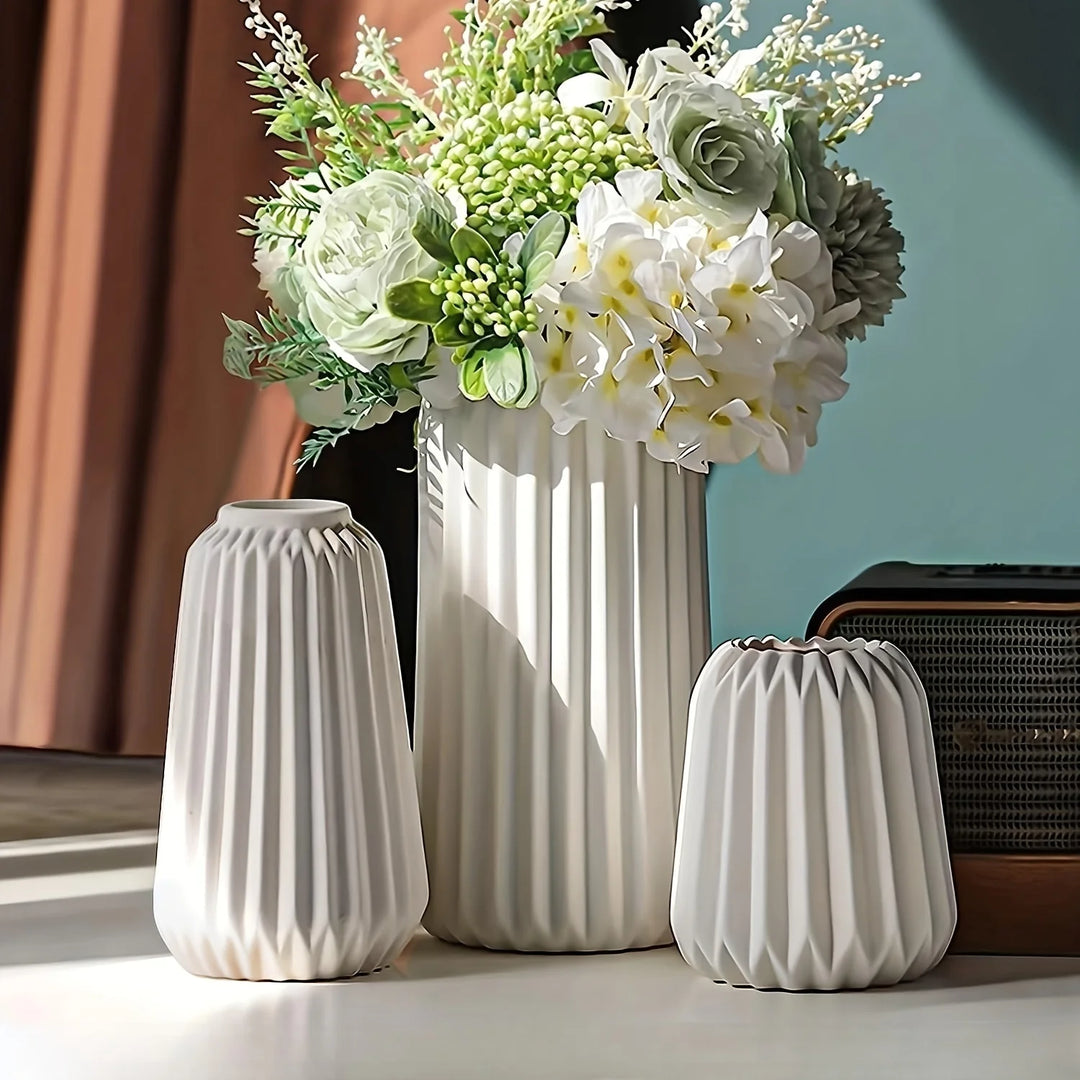 Elliott White Ceramic Vase: A Symbol of Minimalist Elegance