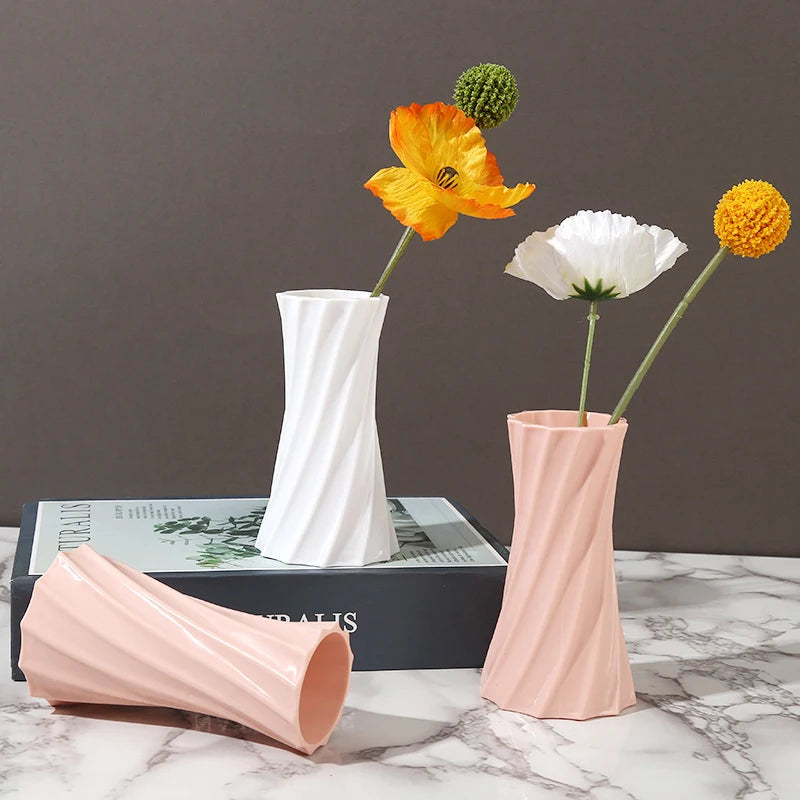 Zelda Nordic Inspired Plastic Vase: Elegant Simplicity