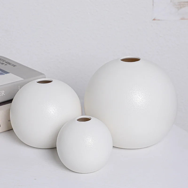 Amalia Modern Ceramic Vase: A Versatile Accent Piece