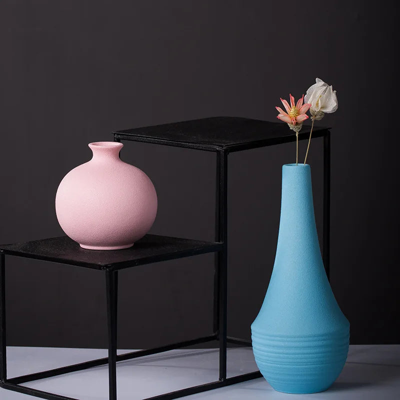 Alondra Creative Ceramic Round Flower Vase: Enhance Your Home Decor