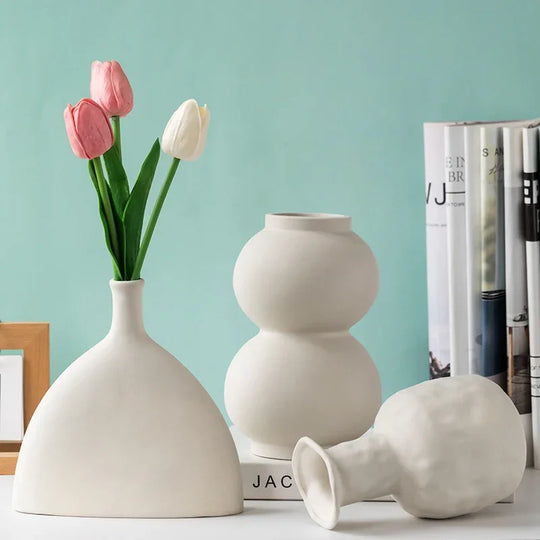 Jenna Irregular Art Ceramic Vase: A Modern Masterpiece