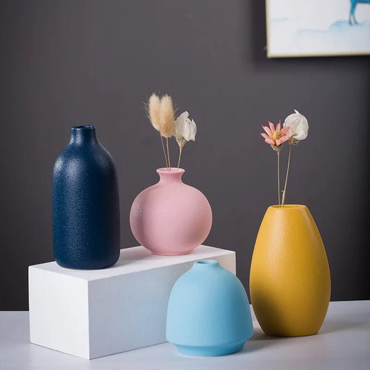 Alondra Creative Ceramic Round Flower Vase: Enhance Your Home Decor