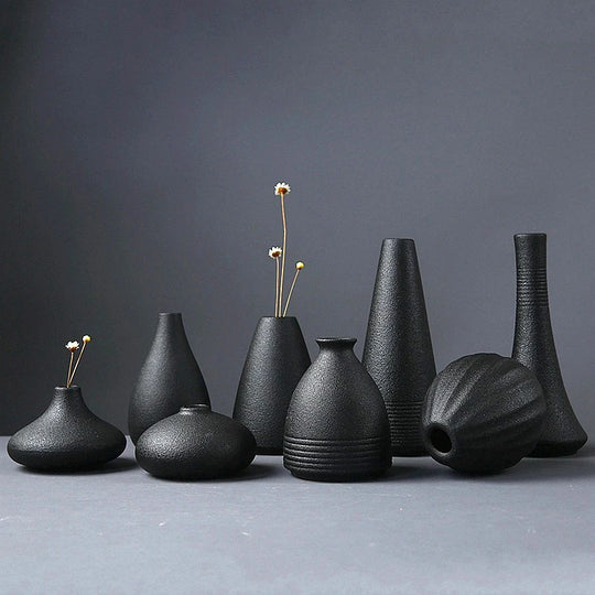 Alejandra 2022 New Black Ceramic Small Vase: A Touch of Elegance