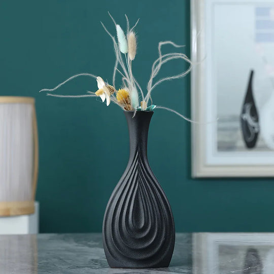 Elora Chic Black Ceramic Vase: Elevate Your Home Decor