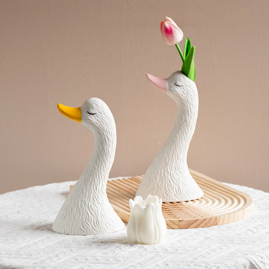 Nia Ceramic Swan Vase