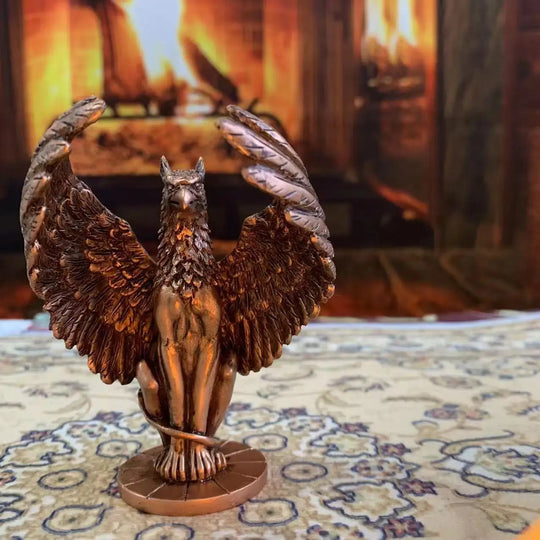 Evelyn's Mythical Griffin Figurine: Majestic Room Accent